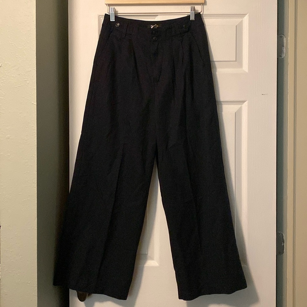 The Petite Harlow Wide-Leg Pant in black